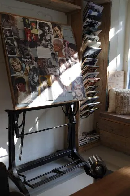 Inspiratiebord met kapsels in de salon